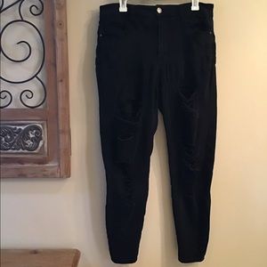 E584 GUC Forever 21+ Black Ripped Skinny Jeans